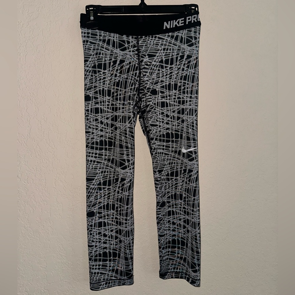 Nike pro leggings (mid- calf)